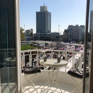 https://great-view-of-taksim-square-luxury-furnished-on-main.istanbul-turkeyhotels.com